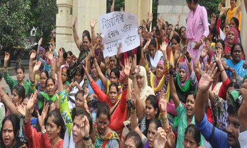 उत्तर प्रदेश: आंदोलित शिक्षामित्रों ने शुरू किया योगी सरकार के खिलाफ अभियान