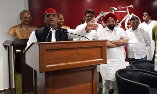 सपा विधानमंडल दल की बैठक में केरल बाढ़ पीड़ितों की मदद का लिया निर्णय, भेजे 1 करोड़ रुपए सपा विधानमंडल दल की बैठक में केरल बाढ़ पीड़ितों की मदद का लिया निर्णय, भेजे 1 करोड़ रुपए