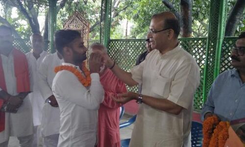 न्यू इंडिया: अलीमुद्दीन के हत्यारों को माला पहनाने पर घिरे जयंत सिन्हा, सफाई में कहा- HC ने उनकी सजा को निलंबित कर दिया है न्यू इंडिया: अलीमुद्दीन के हत्यारों को माला पहनाने पर घिरे जयंत सिन्हा, सफाई में कहा- HC ने उनकी सजा को निलंबित कर दिया है