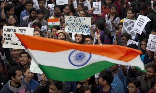 ज़िंदाबाद-मुर्दाबाद के बीच फंसी देशभक्ति : प्रोo शरद जायसवाल ज़िंदाबाद-मुर्दाबाद के बीच फंसी देशभक्ति : प्रोo शरद जायसवाल