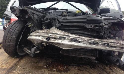 सड़क दुर्घटना में सपा नेता की मौत, पत्नी घायल