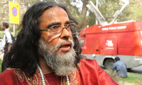लाइव डिबेट में स्वामी ओम ने पार की सारी हदें, कहा मैं एक साथ हजार लड़कियों को थका सकता हु: देखें वीडियो लाइव डिबेट में स्वामी ओम ने पार की सारी हदें, कहा मैं एक साथ हजार लड़कियों को थका सकता हु: देखें वीडियो