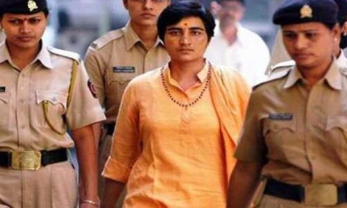 मालेगांव ब्लास्ट: साध्वी प्रज्ञा ठाकुर को मिली जमानत, पुरोहित की याचिका खारिज मालेगांव ब्लास्ट: साध्वी प्रज्ञा ठाकुर को मिली जमानत, पुरोहित की याचिका खारिज