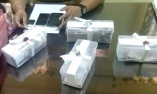 जयपुर: मंदिर के पीछे बने कमरों में चल रहा था नकली नोट छापने का धंधा