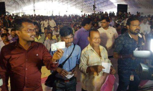 मोदीराज में पत्रकारों को खरीदने का घिनौना खेल, गडकरी के कार्यक्रम में बांटे गए 500-500 के नोट: जानिए कहाँ का है मामला