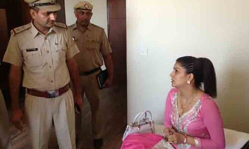 भाजपा नेता के साथ रंगरलियाँ मनाते सपना चौधरी पुलिस रेड में गिरफ्तार? जानिए खबर की हक़ीक़त!