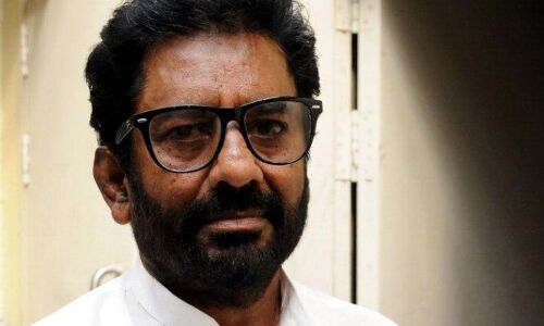 चप्पल मार सांसद अब पुलिस से उलझे, बोले उतरवा दूंगा वर्दी, VIDEO देखें