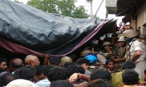 मोदीराज: लाठीचार्ज के बाद सामाजिक कार्यकर्ता मेधा पाटेकर गिरफ्तार मोदीराज: लाठीचार्ज के बाद सामाजिक कार्यकर्ता मेधा पाटेकर गिरफ्तार