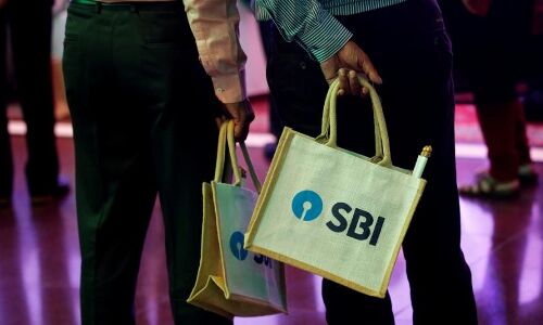 SBI ने ग्राहकों को दिया होली का तोहफा, FD पर ब्याज दरें बढ़ीं SBI ने ग्राहकों को दिया होली का तोहफा, FD पर ब्याज दरें बढ़ीं