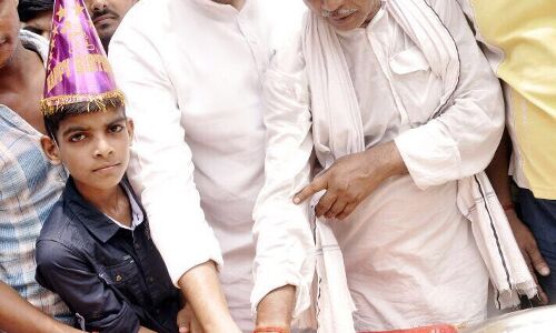 युवजन सभा-महासचिव मनीष सिंह ने मनाया सपा अध्यक्ष अखिलेश यादव  का जन्मदिन,  पूजा-अर्चना कर दीर्घायु और स्वस्थ रहने की कामना की