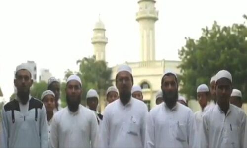 VIDEO: देशभक्ति पर शक करने वालों को गुजरात के मुसलमानों का करारा जवाब, वीडियो हुआ वायरल। VIDEO: देशभक्ति पर शक करने वालों को गुजरात के मुसलमानों का करारा जवाब, वीडियो हुआ वायरल।