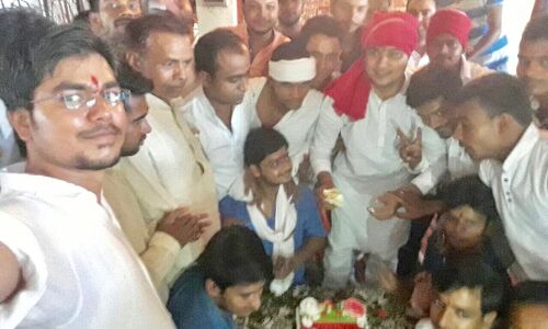 युवज़न सभा के राष्ट्रीय महासचिव मनीष सिंह ने प्रो० रामगोपाल यादव का जन्मदिन मनाया, दीर्घायु और स्वस्थ रहने की कामना की युवज़न सभा के राष्ट्रीय महासचिव मनीष सिंह ने प्रो० रामगोपाल यादव का जन्मदिन मनाया, दीर्घायु और स्वस्थ रहने की कामना की