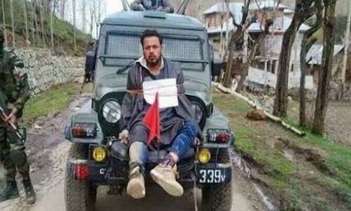 जम्मू-कश्मीर: पत्थरबाज़ को जीप से बांधने वाले मेजर गोगोई धरे गए युवती संग, लड़की के मामले में पूछताछ