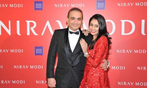 पीएनबी घोटाला: नीरव और निशाल मोदी के खिलाफ इंटरपोल ने जारी किया रेड कॉर्नर नोटिस