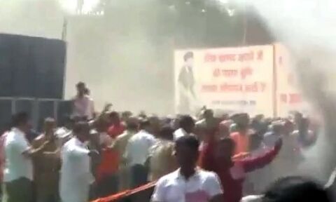 अभी-अभी: CM योगी की रायबरेली रैली के दौरान पंडाल में लगी आग, मच गई अफरातफरी अभी-अभी: CM योगी की रायबरेली रैली के दौरान पंडाल में लगी आग, मच गई अफरातफरी