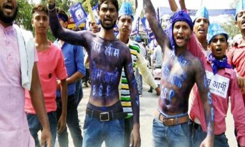 भीम आर्मी चीफ की गिरफ़्तारी के खिलाफ कार्यकर्ताओं ने किया प्रदर्शन