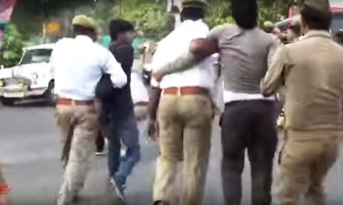 मुख्यमंत्री योगी का एक्शन: विरोध छात्रों ने किया-सस्पेंड पुलिसकर्मी हुए: पढ़ें पूरी खबर