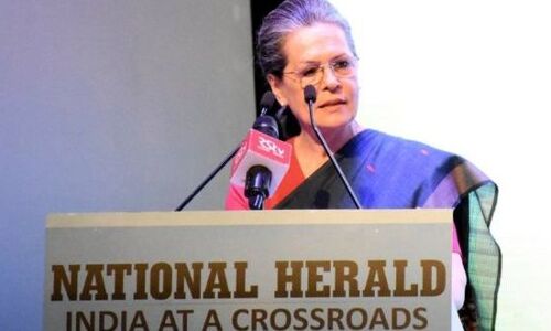 कांग्रेस अध्यक्ष सोनिया गाँधी   का मोदी पर ज़बर्दस्त हमला, कहा- देश को जुमलेबाज़ों से है खतरा