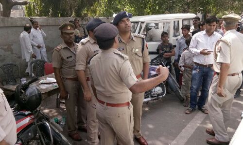 अम्बेडकर शोभा यात्रा में बवाल- सांसद घायल, कमिश्नर, डीएम के सामने पथराव, फायरिंग