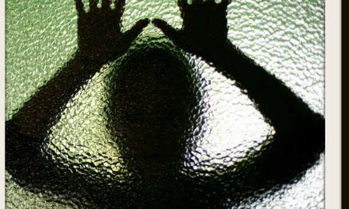 कलयुगी बेटे ने मां को बनाया हवस का शिकार, सात साल के बेटे के सामने किया कथित रेप कलयुगी बेटे ने मां को बनाया हवस का शिकार, सात साल के बेटे के सामने किया कथित रेप