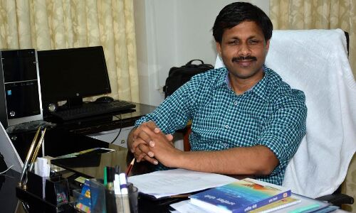 योगी को जेल भेजने वाला ये जाबांज़ अफसर कौन है?