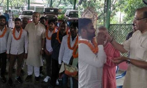 मोदी के इस मंत्री ने अलीमुद्दीन के हत्यारों को माला पहनाई, मिठाई खिलाकर किया स्वागत मोदी के इस मंत्री ने अलीमुद्दीन के हत्यारों को माला पहनाई, मिठाई खिलाकर किया स्वागत