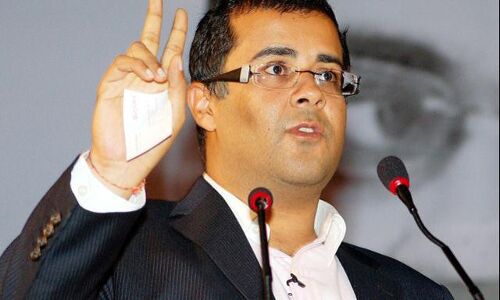 चेतन भगत ने किया सवाल- गाय की खाल का उपयोग सही तो गोमांस खाना गलत कैसे?