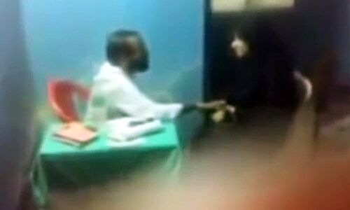 योगीराज: पति ने भाजपा नेता के साथ रंगरेलिया मनाते पत्नी को पकड़ा, विडियो हुआ वायरल !