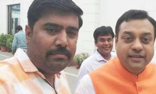 खुलासा:  राहुल पर पथराव करने वाला निकला BJP नेता, संबित पात्रा के साथ कई तस्वीरों में मौजूद!