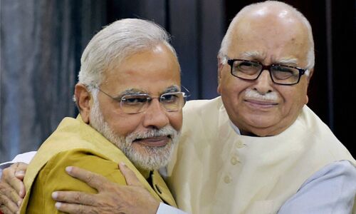 अफसरों ने बोला- पूर्व गृहमंत्री पंडया की हत्या में मोदी और आडवाणी शामिल थे! पत्रकार का दावा