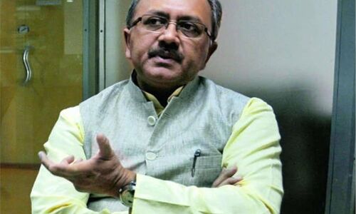 गोरखपुर में मर रहे थे बच्चे, UP के स्वास्थ्य मंत्री दिल्ली में बड़े नेताओं के यहाँ मत्था टेक रहे थे!