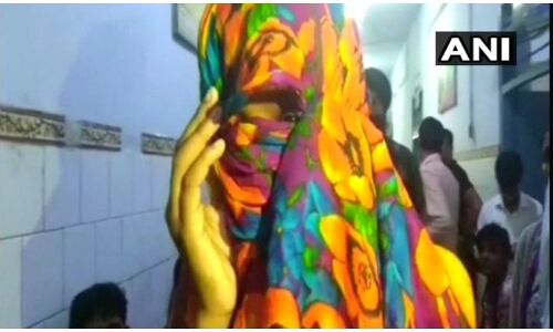 बिहार: छपरा में छात्रा से दरिंदगी, 7 महीने तक स्कूल में गैंगरेप! प्रिंसिपल, दो टीचर सहित 15 छात्र शामिल बिहार: छपरा में छात्रा से दरिंदगी, 7 महीने तक स्कूल में गैंगरेप! प्रिंसिपल, दो टीचर सहित 15 छात्र शामिल