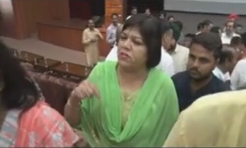VIDEO: बीजेपी महिला नेता का सनसनीखेज खुलासा, बोलीं- पार्टी में जो महिला नेताओ के साथ सोती है उसे ही प्रमोशन मिलता है! VIDEO: बीजेपी महिला नेता का सनसनीखेज खुलासा, बोलीं- पार्टी में जो महिला नेताओ के साथ सोती है उसे ही प्रमोशन मिलता है!