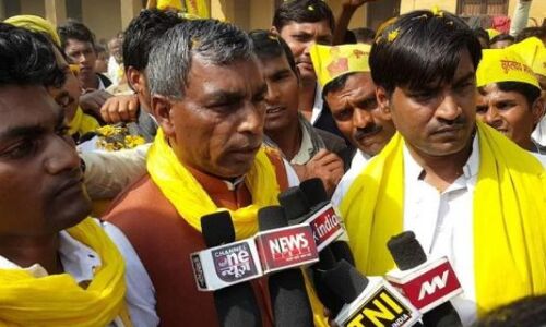 योगी सरकार के खिलाफ उनके ही मंत्री ने खोला मोर्चा, कहा- 325 सीटों के नशे में पागल होकर घूम रहे हैं