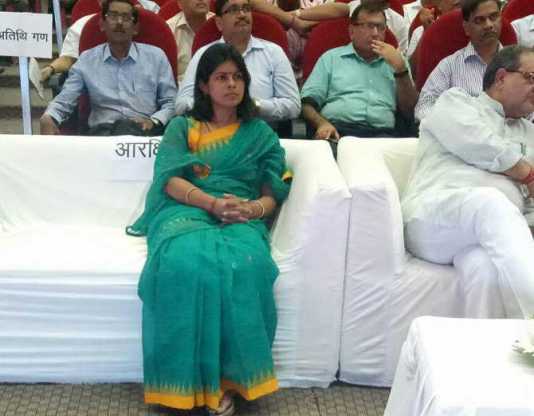 मुख्यमंत्री योगी की सभा में अपमानित हुई मंत्री स्वाति सिंह, गुस्साए सीएम ने मंच पर जगह तक नहीं दी: पढ़ें पूरी खबर