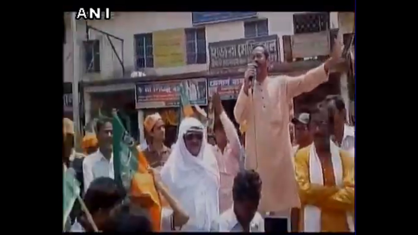 अब भाजपा नेता ने लाँघ दी सारी मर्यादाएं, ममता बनर्जी को बताया हिजड़ा: देखें वीडियो