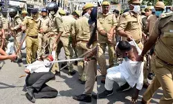 हाथरस गैंगरेप: पुरे प्रदेश में सपाइयों का हल्ला-बोल, जगह-जगह लाठीचार्ज, हिरासत में विधायक