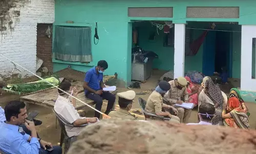 हाथरस कांड : गांव वालों ने कहा- हमारे साथ भी अपराधियों जैसा सलूक हो रहा हाथरस कांड : गांव वालों ने कहा- हमारे साथ भी अपराधियों जैसा सलूक हो रहा