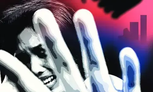 UP : कोतवाल जब चाहे मेरा गाल छूते हैं, कमर पर हाथ लगाते हैं महिला कॉन्स्टेबल ने बताई यूपी पुलिस के इंस्पेक्टर की करतूत UP : कोतवाल जब चाहे मेरा गाल छूते हैं, कमर पर हाथ लगाते हैं महिला कॉन्स्टेबल ने बताई यूपी पुलिस के इंस्पेक्टर की करतूत