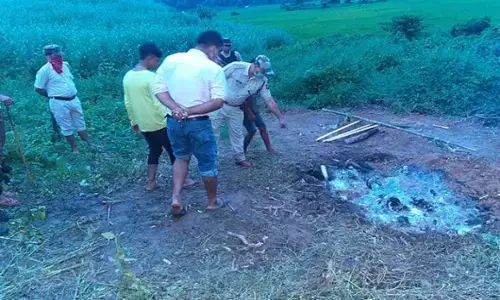 असम: अंधविश्वास के नाम पर भीड़ ने की दो लोगों की हत्या, शवों को जलाने की कोशिश