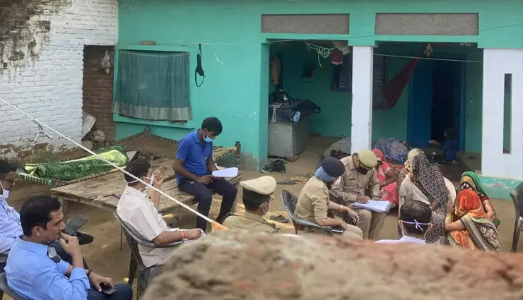 हाथरस कांड : गांव वालों ने कहा- हमारे साथ भी अपराधियों जैसा सलूक हो रहा हाथरस कांड : गांव वालों ने कहा- हमारे साथ भी अपराधियों जैसा सलूक हो रहा