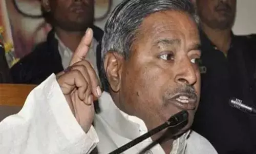 हाथरस केस: BJP नेता की बेशर्मी, कहा- नहीं हुआ कोई बलात्कार, रीढ़ की हड्डी टूटने से हुई मौत हाथरस केस: BJP नेता की बेशर्मी, कहा- नहीं हुआ कोई बलात्कार, रीढ़ की हड्डी टूटने से हुई मौत