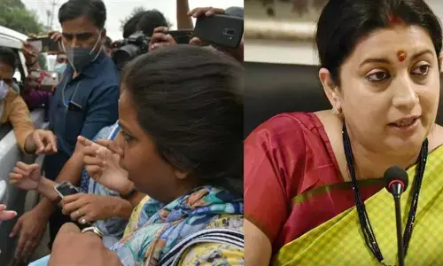 निर्भया के बाद मनमोहन को चूड़ियां भेजने वालीं स्मृति को यूथ कांग्रेस ने दी चूड़ियां, फिर देखिये जो हुआ निर्भया के बाद मनमोहन को चूड़ियां भेजने वालीं स्मृति को यूथ कांग्रेस ने दी चूड़ियां, फिर देखिये जो हुआ