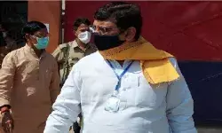 हाथरस गैंगरेप: आरोपियों से मिलने जेल पहुंचे BJP सांसद, जेलर ने लौटाया