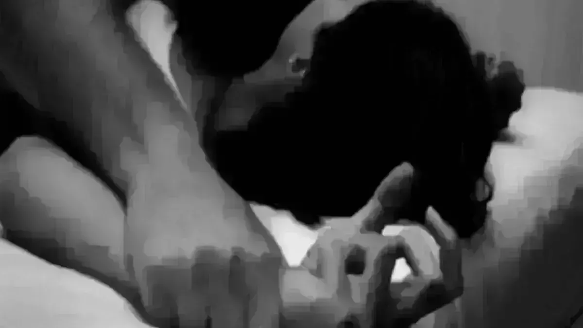 UP: चित्रकूट में गैंगरेप पीड़िता ने लगाई फांसी, गांव में तनाव, UP पुलिस ने कहा- रेप की पुष्टि नहीं UP: चित्रकूट में गैंगरेप पीड़िता ने लगाई फांसी, गांव में तनाव, UP पुलिस ने कहा- रेप की पुष्टि नहीं