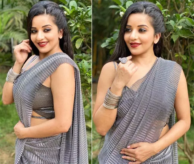 Bhojpuri Actress Monalisa hot sexy Photos: भोजपुरी फिल्मों की खूबसूरत एक्ट्रेस मोनालिसा ने साड़ी पहनकर दिखाई अपनी हॉट अदा, तस्वीरें हुई वायरल
