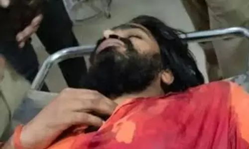 UP: राजस्थान के बाद गोंडा में पुजारी को मारी गोली, मंदिर की 100 बीघा जमीन पर कब्जा चाहते थे दबंग UP: राजस्थान के बाद गोंडा में पुजारी को मारी गोली, मंदिर की 100 बीघा जमीन पर कब्जा चाहते थे दबंग