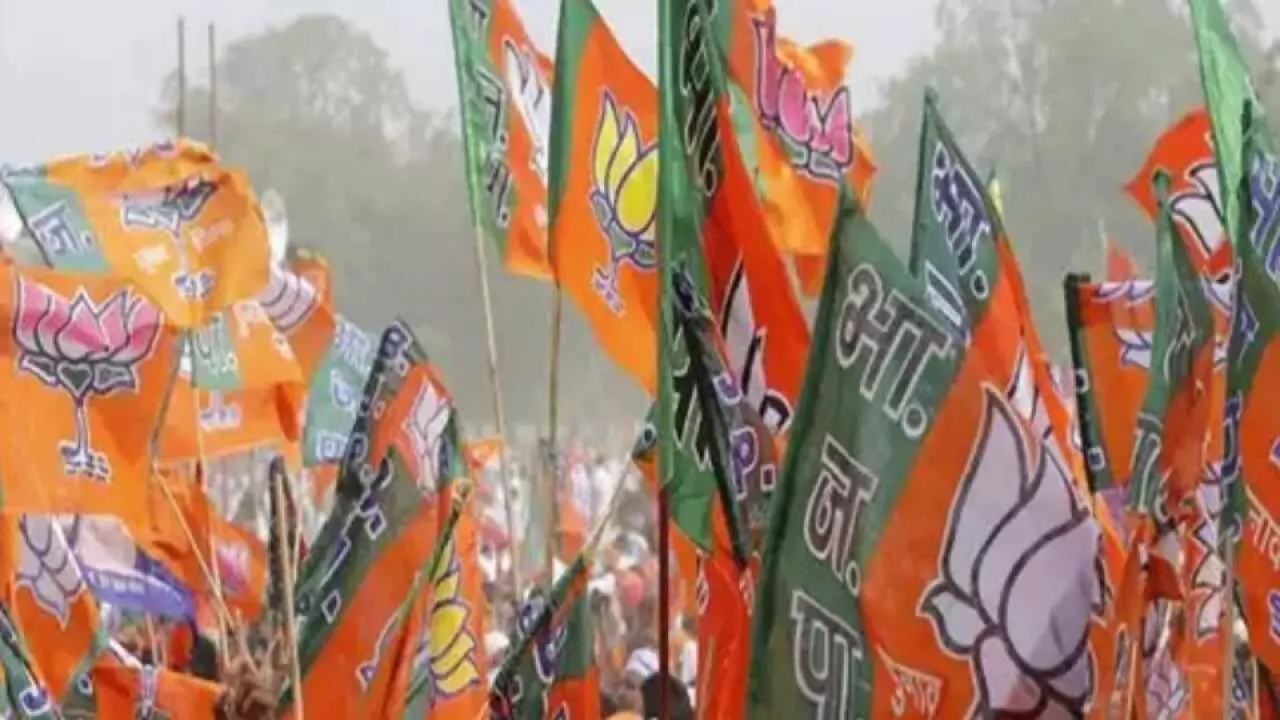 BJP में बगावत आठ विधायकों ने खोला सीएम के खिलाफ मोर्चा, जानिए क्या है वजह