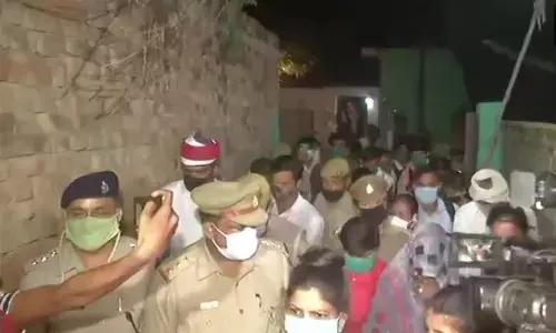 हाथरस केस : हाईकोर्ट में पीड़ित परिवार का आरोप, बिना सहमति के कराया गया अंतिम संस्कार, जानिए और क्या हुआ? हाथरस केस : हाईकोर्ट में पीड़ित परिवार का आरोप, बिना सहमति के कराया गया अंतिम संस्कार, जानिए और क्या हुआ?