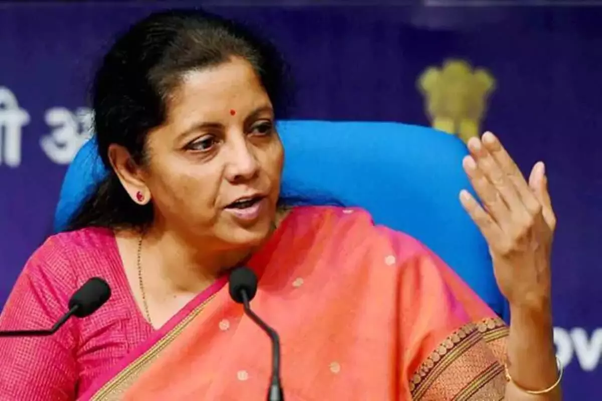 अर्थव्यवस्था को लेकर सरकार के बड़े कदम, सरकारी कर्मचारियों को एडवांस मिलेंगे 10,000 रुपये, जानिए और क्या है